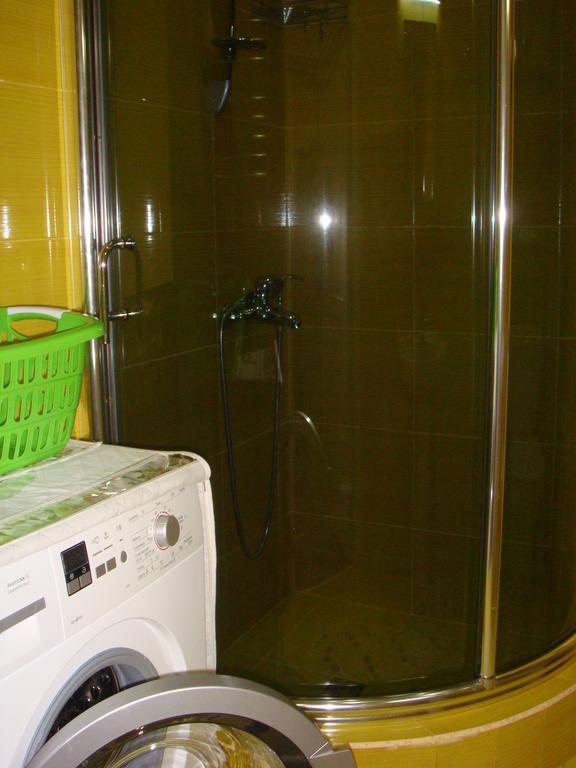 Nino Apartment On Pirosmani Батумі Номер фото