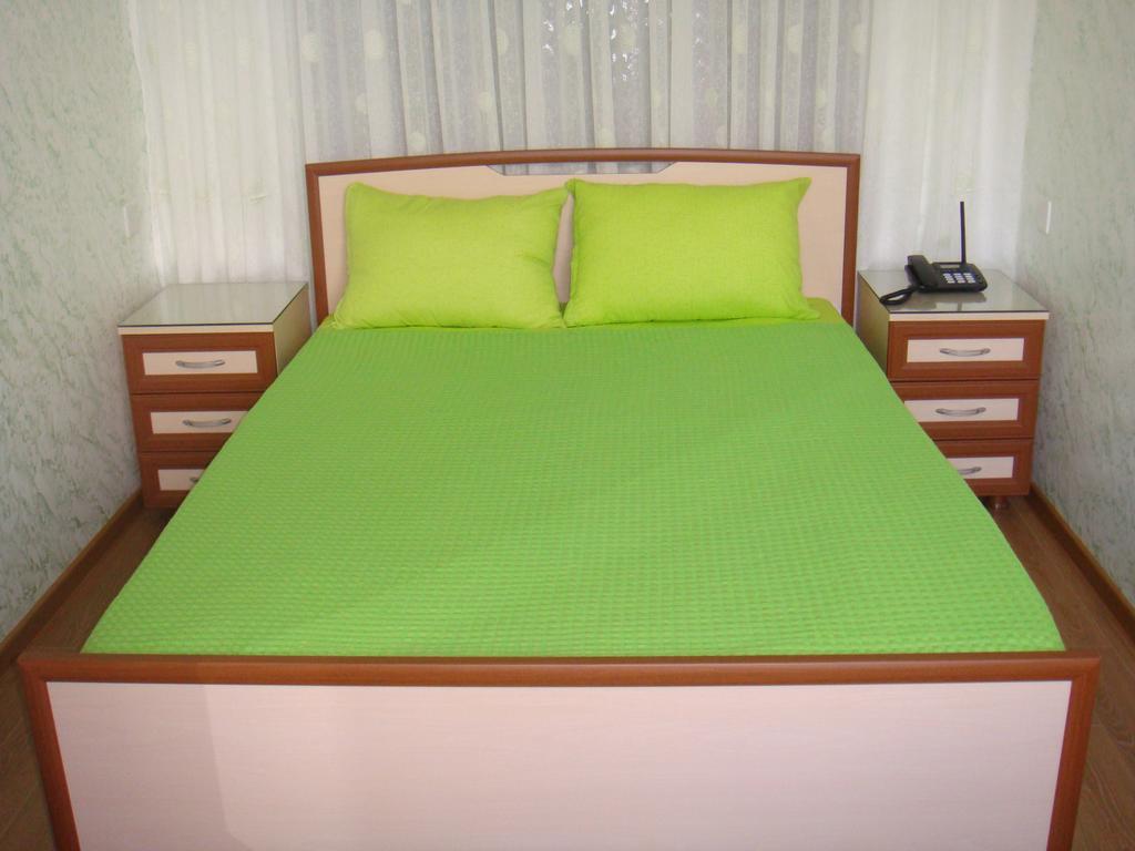 Nino Apartment On Pirosmani Батумі Екстер'єр фото