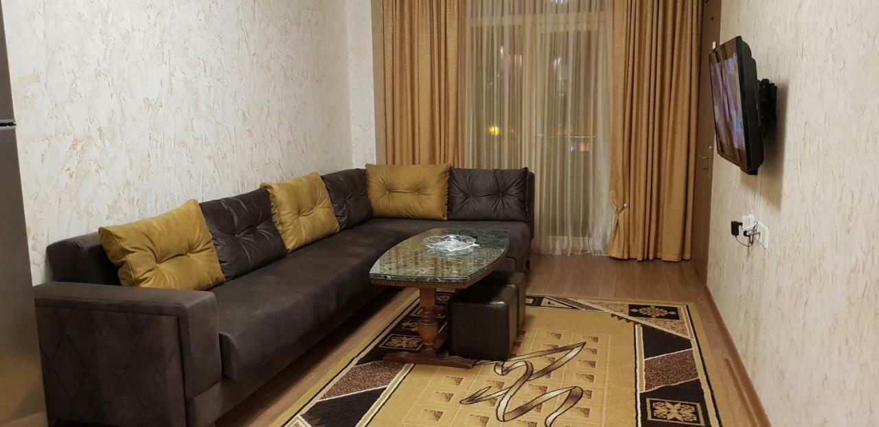 Nino Apartment On Pirosmani Батумі Екстер'єр фото