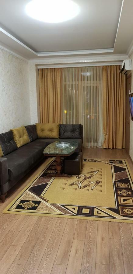 Nino Apartment On Pirosmani Батумі Екстер'єр фото